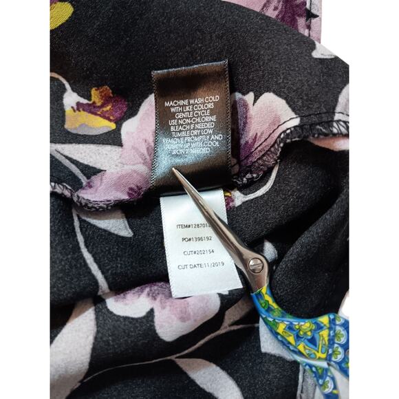 TORRID 0 HARPER BLOUSE‎ Top LG 12 Floral Romantic Artsy Office Career V-Neck - Picture 7 of 10